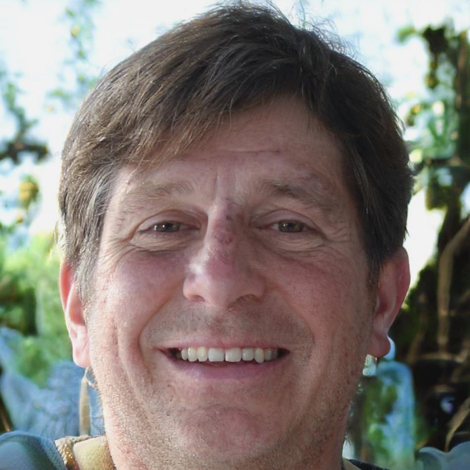 Budi Santoso, trader berpengalaman yang mengikuti program