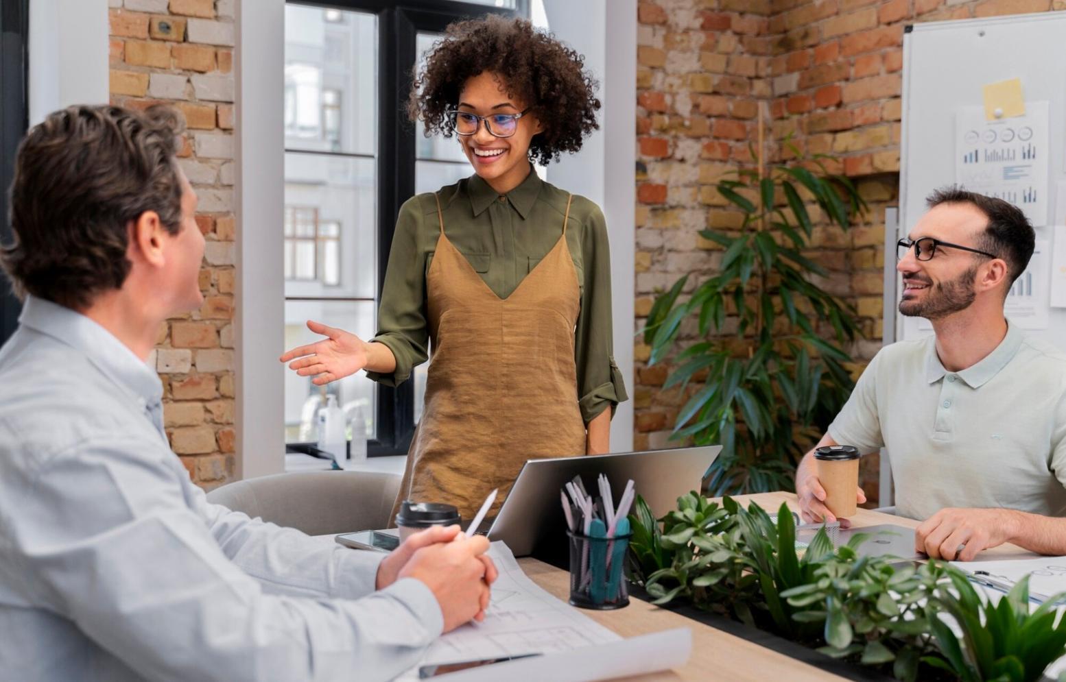 Momen diskusi mendalam antara mentor dan peserta program tentang tantangan emosional trading